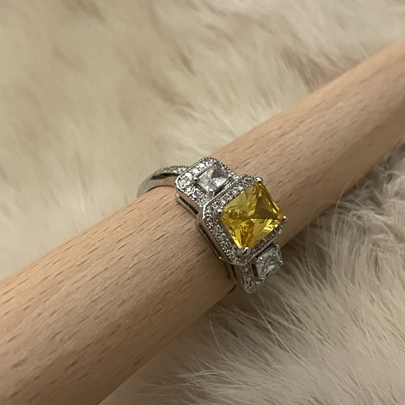 Art deco style Yellow and Silver Women's Ring statement cocktail fashion ring - Picture 4 of 5